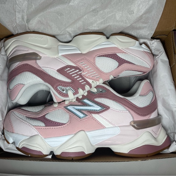New Balance 9060 - Picture 2 of 5